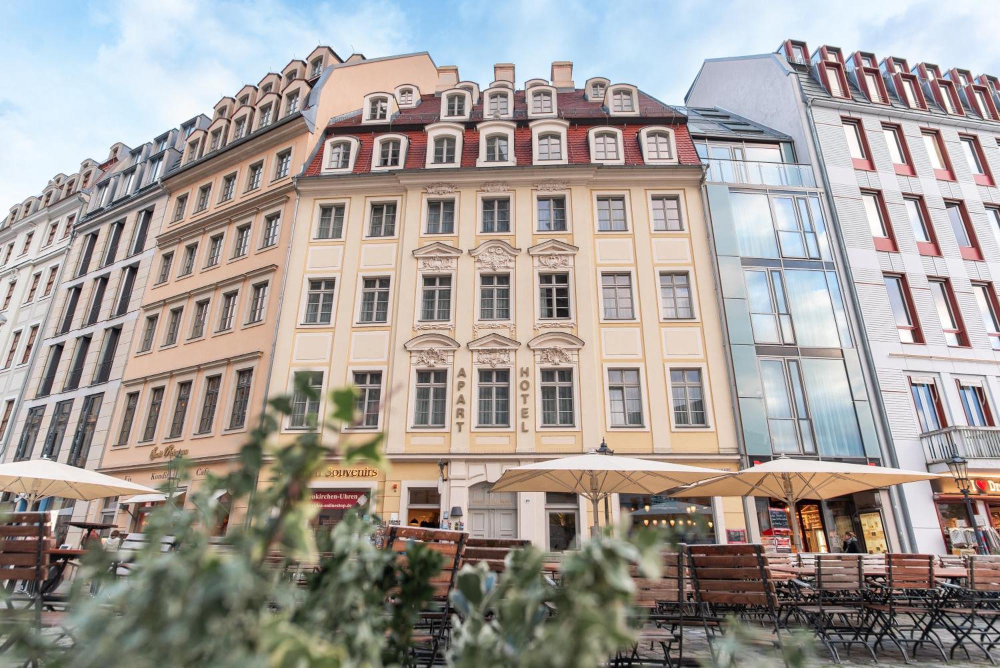 Modernes Mit Blick Zur Frauenkirche Dresden